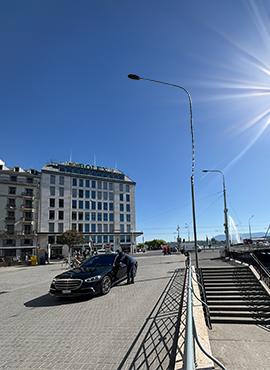 Illuminated roof sign in Geneva – RUE DU MONT-BLANC