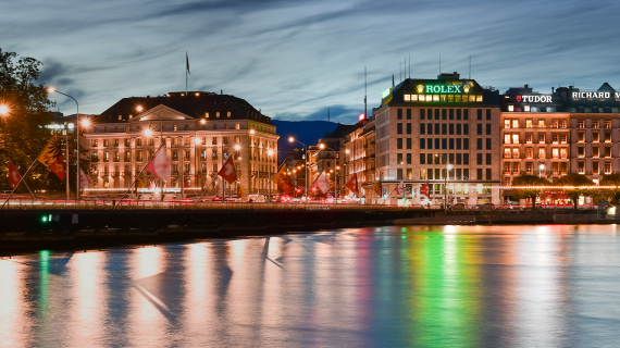 Illuminated roof sign in Geneva – RUE DU MONT-BLANC