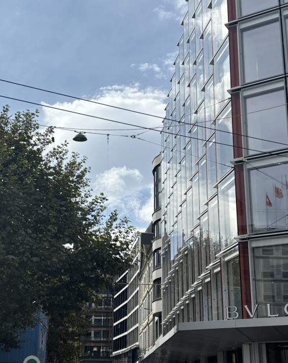 Illuminated rooftop sign in Geneva – PLACE DE LA FUSTERIE