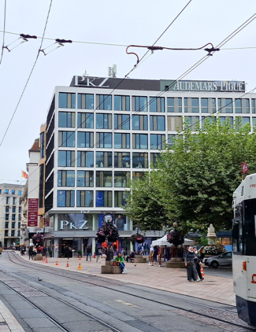 Illuminated roof sign in Geneva – RUE DU MONT-BLANC