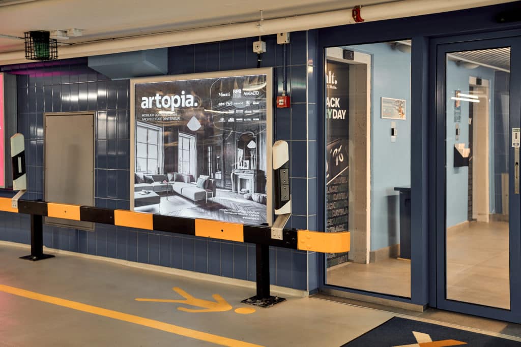 Série de 4 affiches rétroéclairées disposées sur chaque niveau du parking du Mont-Blanc à Genève, pour promouvoir l’exposition immersive Artopia.