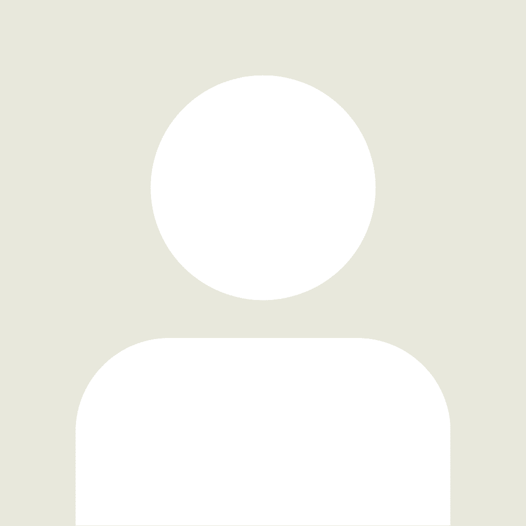 Portrait de Julie Schillaci, responsable communication chez Force Promotion, spécialisée en visibilité de marque et coordination des campagnes.