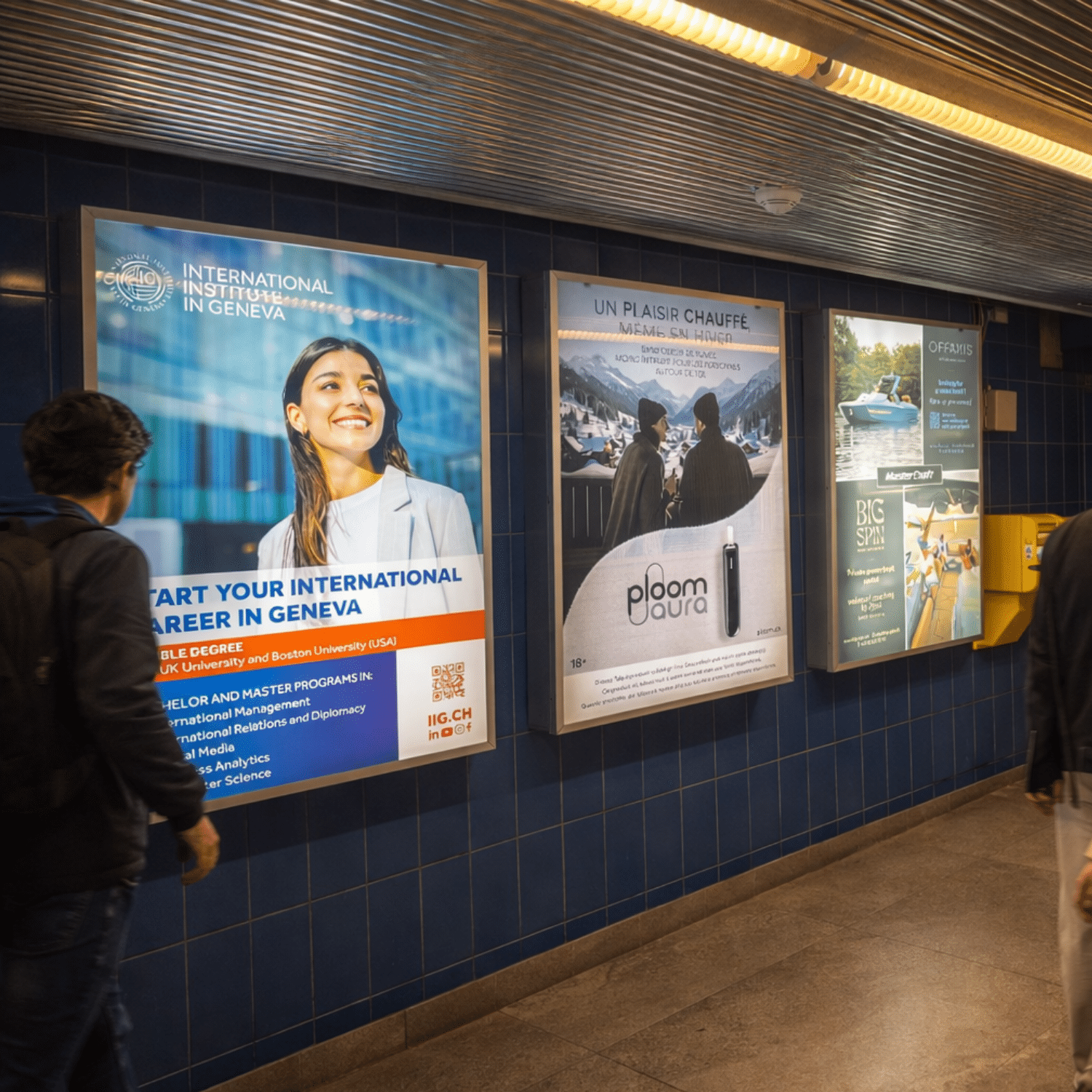 Supports publicitaires grand format de l’International Institute in Geneva installés dans les halls Molard et Fusterie du niveau -4 du Parking du Mont-Blanc à Genève, un niveau spécialement conçu pour accueillir des véhicules XXL (SUV, vans et grands gabarits), offrant une visibilité élevée auprès des automobilistes dans un parking très fréquenté du centre-ville.